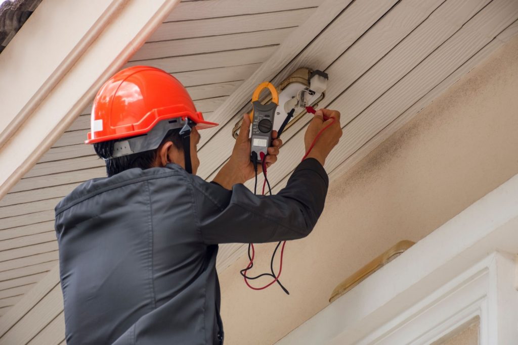 How Does A Handyman Help You With Home Repairs?